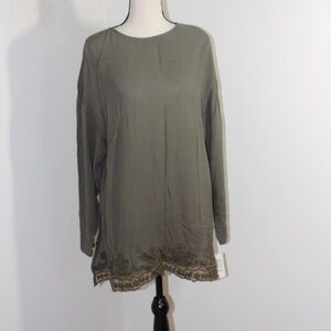 QPS, tunic shirt with lace at the bottom hem NWT